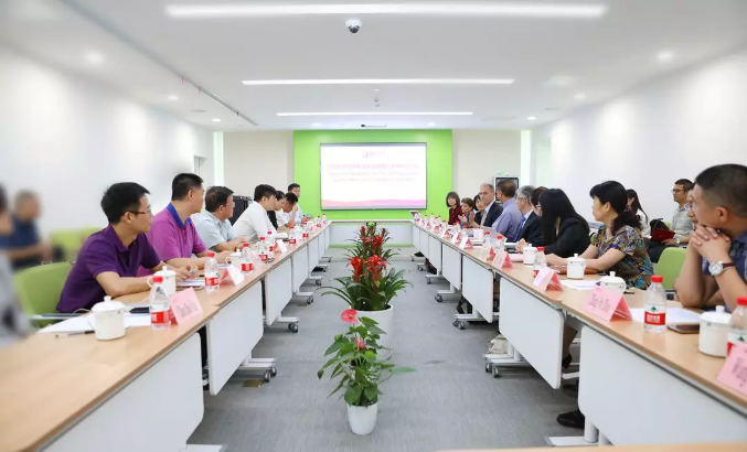 美國醫(yī)療專家走進西安國際醫(yī)學(xué)中心，開展國際醫(yī)療合作