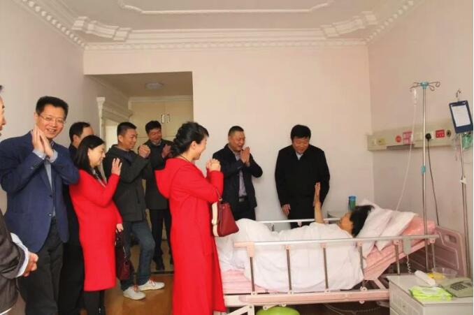 大年初一！公司領(lǐng)導(dǎo)為堅(jiān)守崗位的員工拜年！