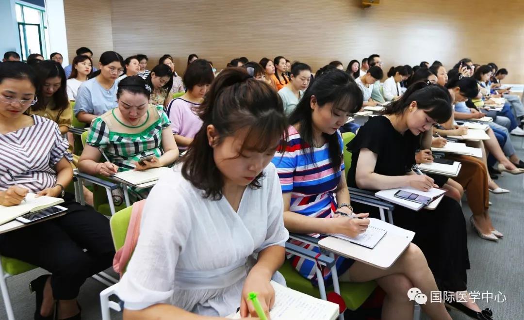 西安國際醫(yī)學中心舉辦為期兩天的科主任、護士長培訓