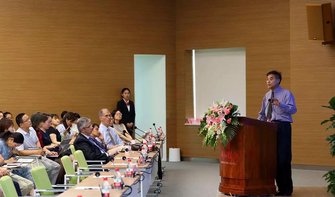 美國醫(yī)療專家走進(jìn)西安國際醫(yī)學(xué)中心，開展國際醫(yī)療合作