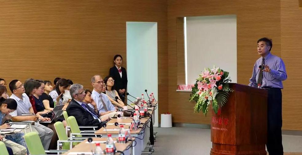 美國(guó)醫(yī)療專家走進(jìn)西安國(guó)際醫(yī)學(xué)中心，開展國(guó)際醫(yī)療合作