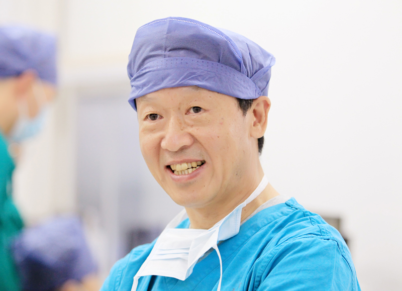 三秦網報道—跟著大咖王海昌走進神秘的DSA手術室