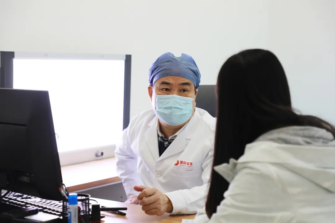 戰(zhàn)疫是英雄 救治是楷?！靼矅?guó)際醫(yī)學(xué)中心醫(yī)院支援湖北醫(yī)療隊(duì)隊(duì)員返崗工作干勁十足