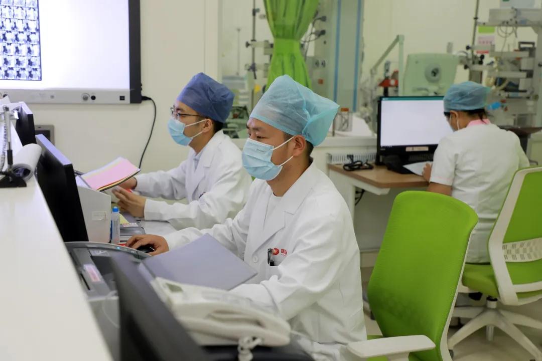 五一勞動節(jié) 有這樣一群人描繪最美敬業(yè)福！