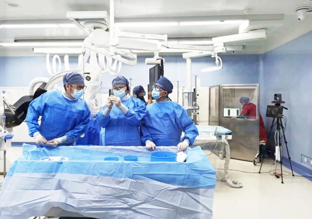 “左心耳封堵+卵圓孔未閉封堵” ——西安國際醫(yī)學中心醫(yī)院“一站式”手術(shù)為患者除“心”疾