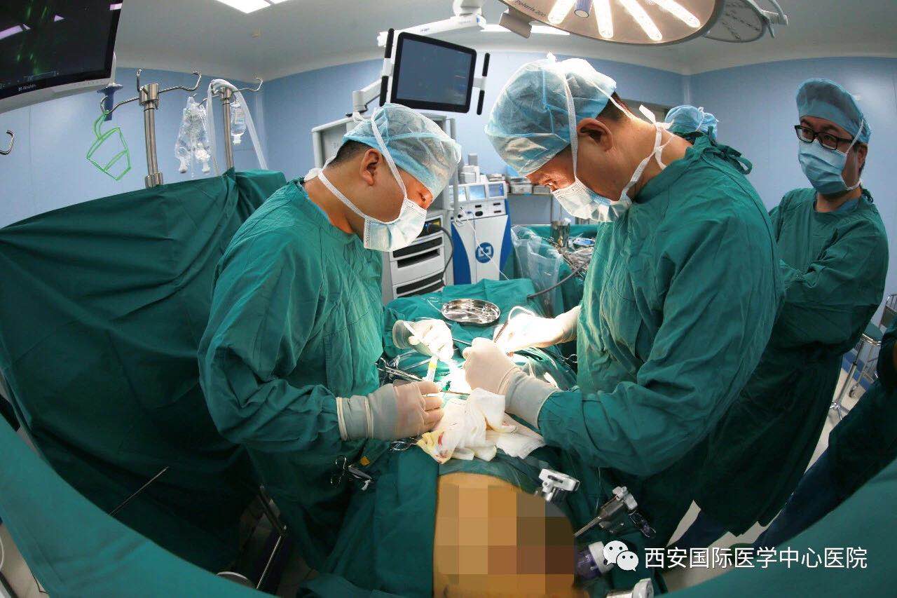 重磅！我院成功完成西北首例四代達(dá)芬奇機(jī)器人輔助房間隔缺損修補(bǔ)術(shù)