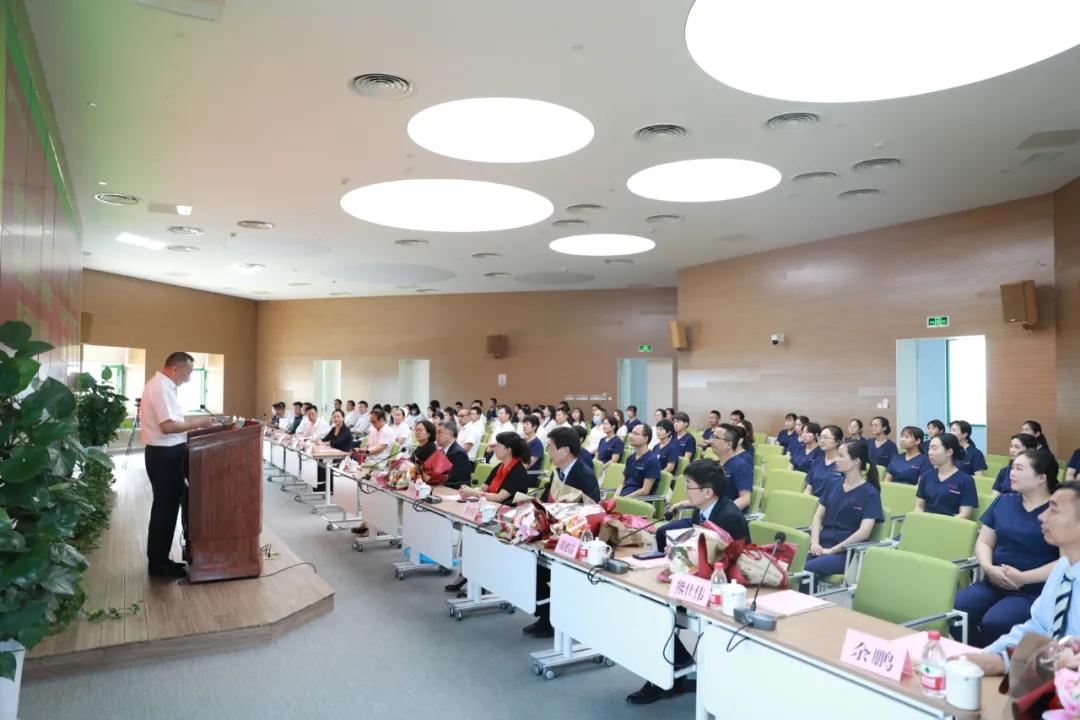 陽光網(wǎng)—昔日并肩戰(zhàn) ，今日敘佳緣 隨州市中心醫(yī)院到國際醫(yī)學(xué)中心醫(yī)院參觀交流