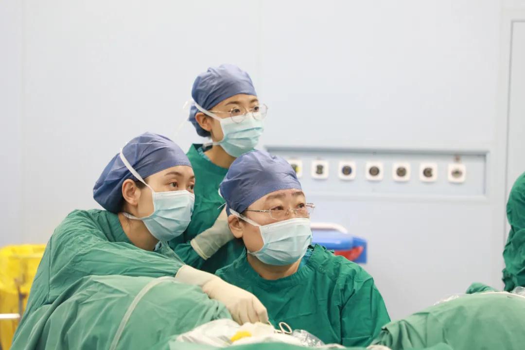 三秦都市報(bào)秦聞—黃艷紅：中國首例“添宮寶寶”第一人