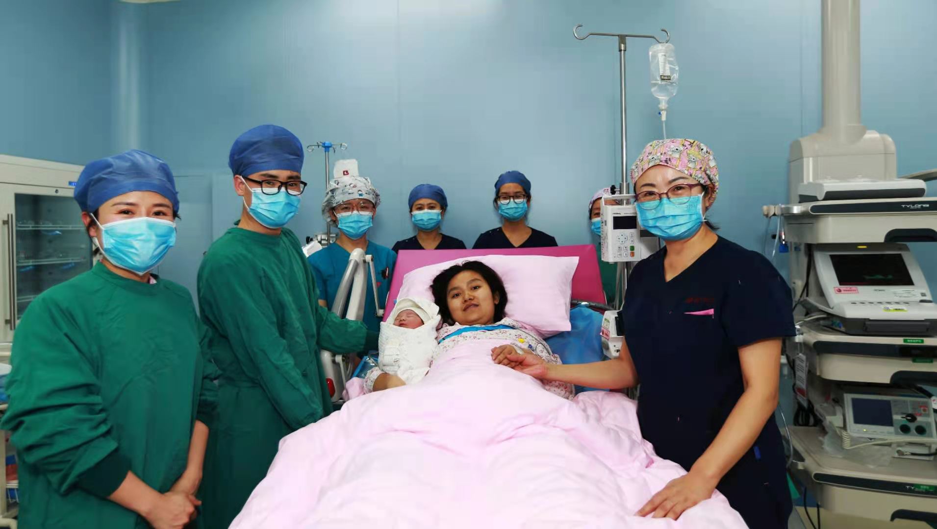 原點(diǎn)新聞—迎新春，西安國(guó)際醫(yī)學(xué)中心醫(yī)院第一個(gè)“金牛寶寶”來啦！