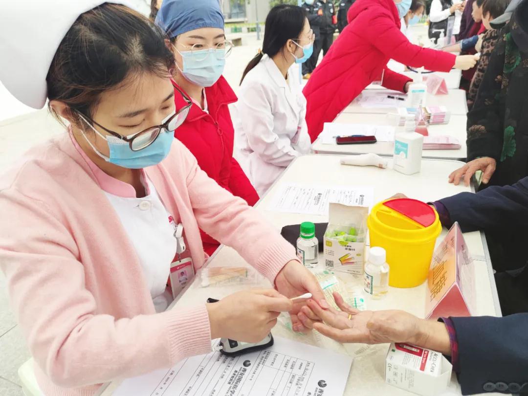 原點(diǎn)新聞—義診活動進(jìn)社區(qū) 志愿服務(wù)暖民心