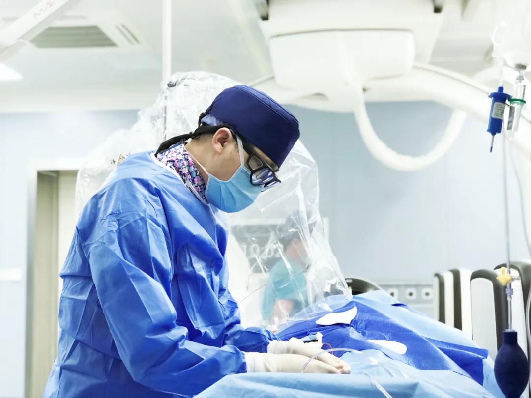 化險(xiǎn)為夷！腦科醫(yī)生巧拆顱內(nèi)“不定時(shí)炸彈”