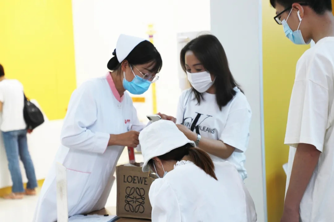 免掛號(hào)費(fèi)、診查費(fèi)，送健康卡……他們紛紛為這項(xiàng)暖心服務(wù)點(diǎn)贊！