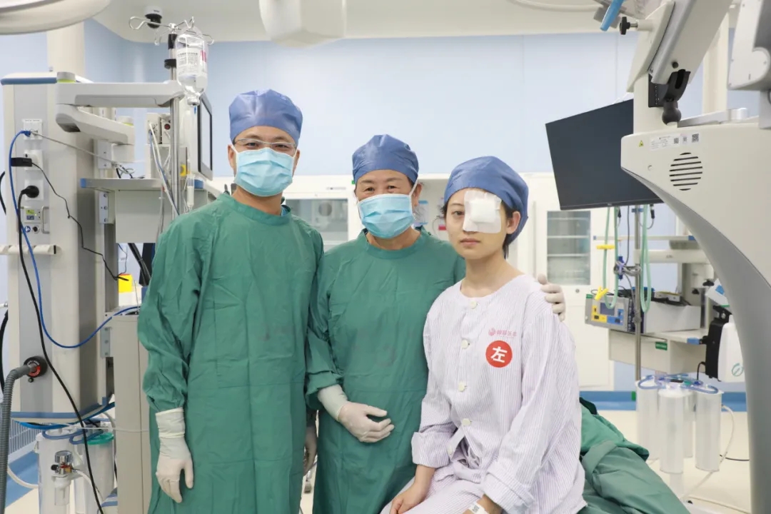 暑期摘鏡潮！18歲女孩開啟“無鏡”人生