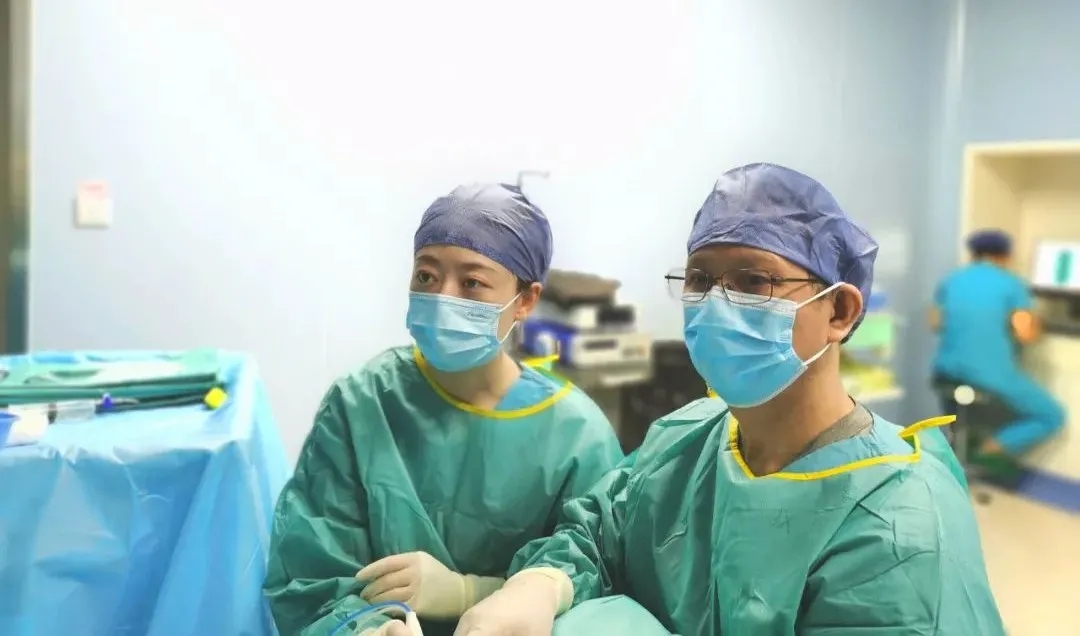 快準(zhǔn)穩(wěn)！“針”微創(chuàng)祛除核桃大小甲狀腺結(jié)節(jié)