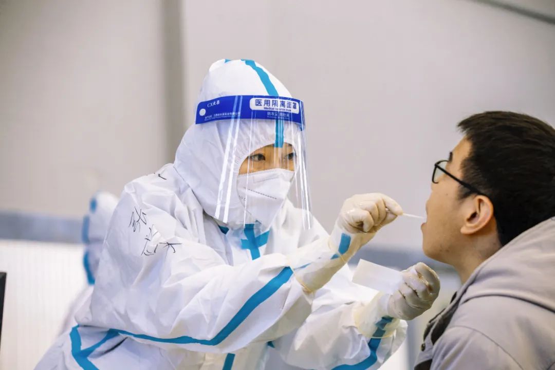 感冒和新冠肺炎有啥不同？