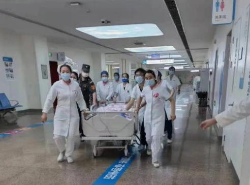 “999”急救集結(jié)號響起！他們與時(shí)間賽跑......