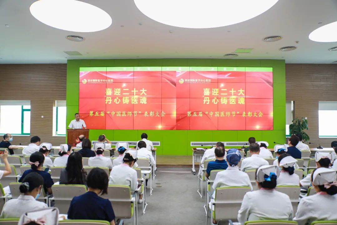 慶祝醫(yī)師節(jié)，致敬最美的你們！