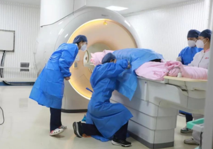 媒體聚焦|“學習強國”報道“跪地女醫(yī)生”陳寶瑩的感人故事