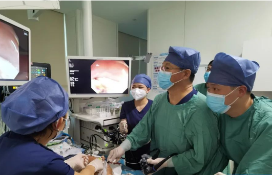 吃雞有風(fēng)險(xiǎn)！多學(xué)科聯(lián)手為71歲老人清除“刺客”