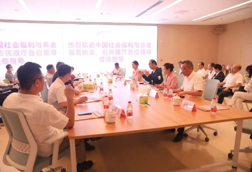 中國社會福利與養(yǎng)老服務(wù)協(xié)會馮曉麗會長及陜西省民政廳李智遠廳長一行蒞臨國際醫(yī)學參觀指導(dǎo)