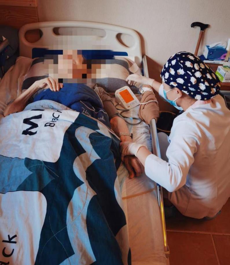 手機(jī)下單，護(hù)理到家！“西安國(guó)際醫(yī)學(xué)中心互聯(lián)網(wǎng)醫(yī)院上門(mén)護(hù)理服務(wù)”歡迎來(lái)約