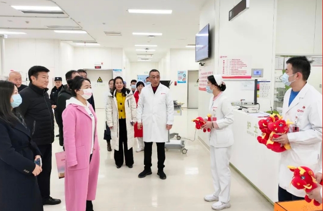 新春慰問送關(guān)懷 年味濃濃情更深