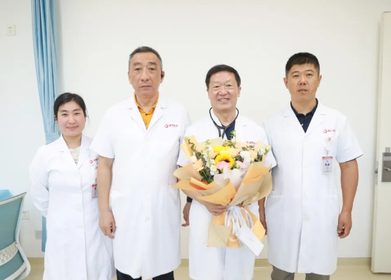 醫(yī)路相伴 感懷師恩！我院開展教師節(jié)慰問活動(dòng)
