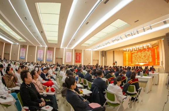 接續(xù)奮斗啟新篇！這場(chǎng)總結(jié)表彰大會(huì)奮進(jìn)感滿滿