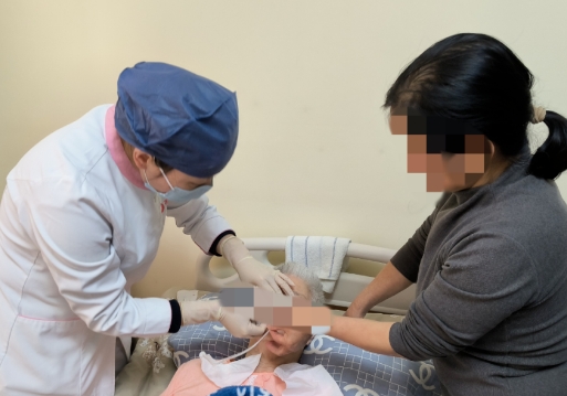 一鍵預(yù)約，專業(yè)到家——西安國際醫(yī)學(xué)中心醫(yī)院“互聯(lián)網(wǎng)+護(hù)理上門服務(wù)”為失能老人解憂，讓家屬安心工作