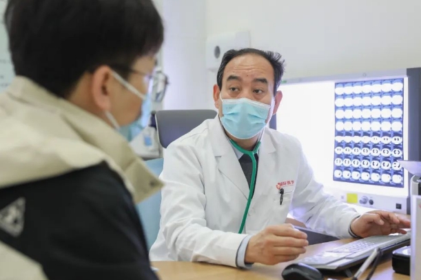 大醫(yī)之道|傅恩清：三十余載，呼吸防線的“工程師”