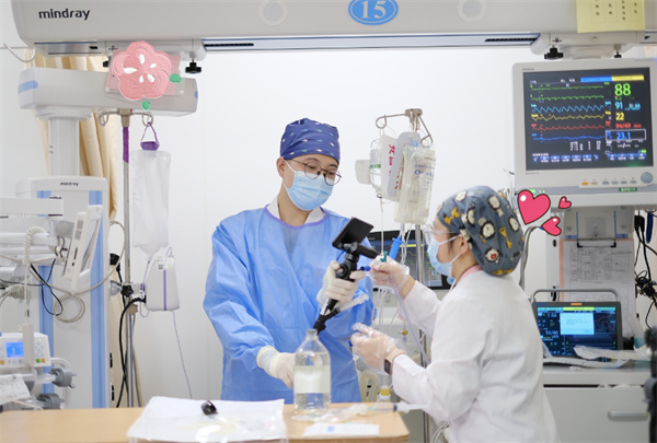 身心同救！重癥病房里的“祛病”與“醫(yī)心”