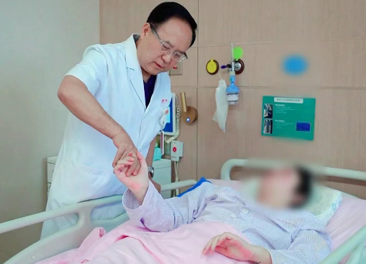 “智能教練”來了！賀西京團(tuán)隊(duì)用AI為截癱患者“定制”理想步態(tài)